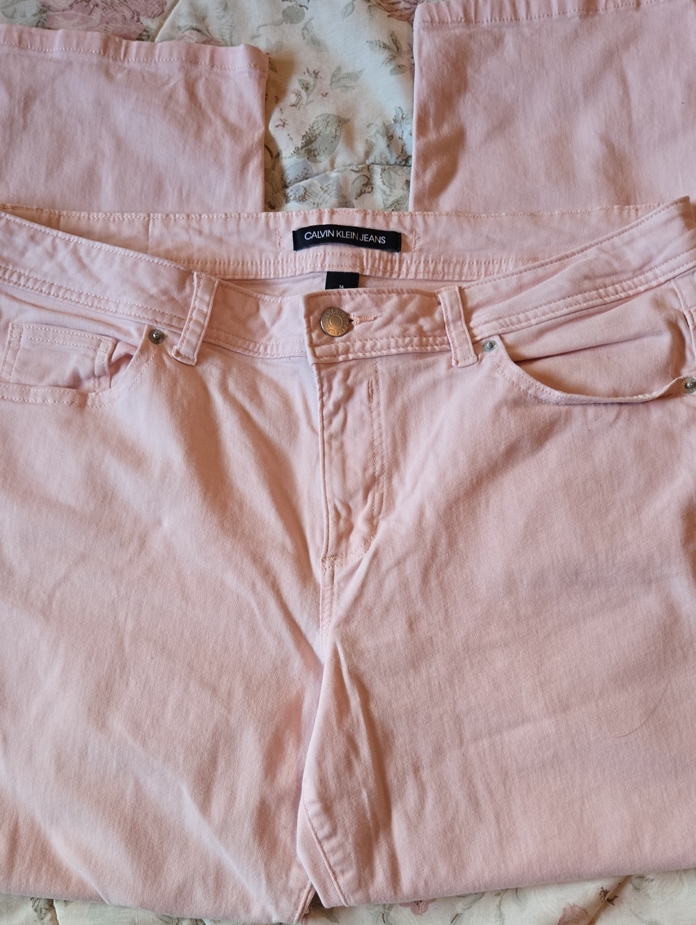 Calvin Klein Jeans – Size 14 – Light Pink Cropped Denim – Stretch Fit